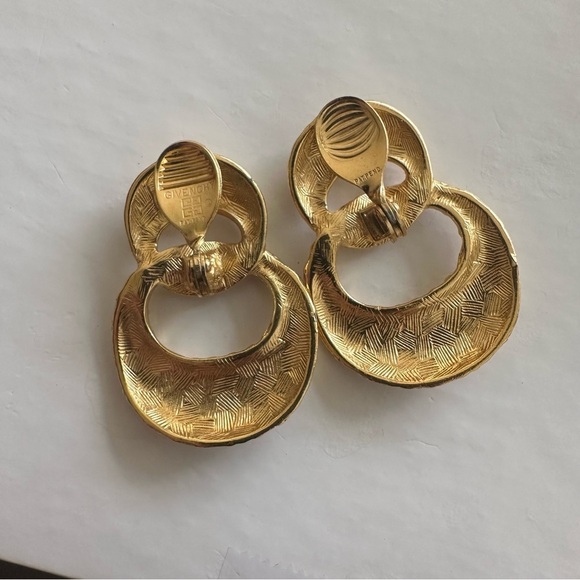 Givenchy 80 Statement Dangle Earrings Clip On Quilted Gold Tone Vintage 1980s - Picture 7 of 13